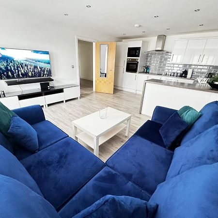 Rnm - Business Professionals Stay, Walsall City Centre, 2 Bedroom With Ensuite And Bathroom, Entire Place, Kitchen & Washroom With Amenities, Smart Tv, Easy Access, Fast Wifi, Parking Nearby, Great Transport Links ภายนอก รูปภาพ